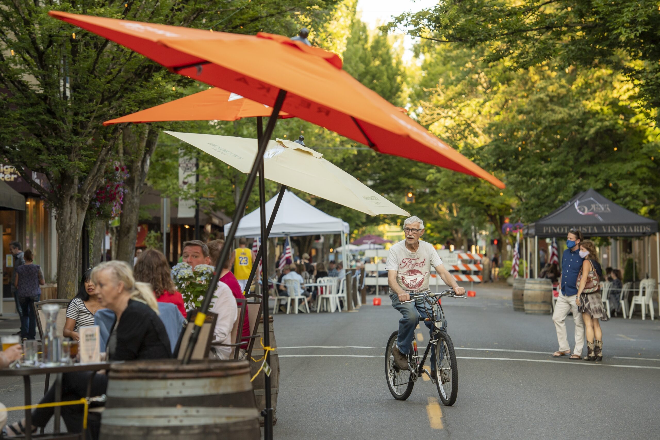 Dine Out(side) on 3rd Street in McMinnville, Oregon.
